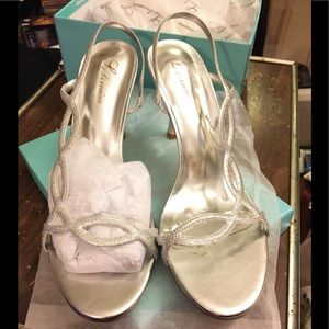 Gorgeous L Lorraine Silver Slingback Heels Size 11